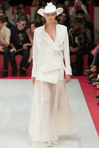 Look 11